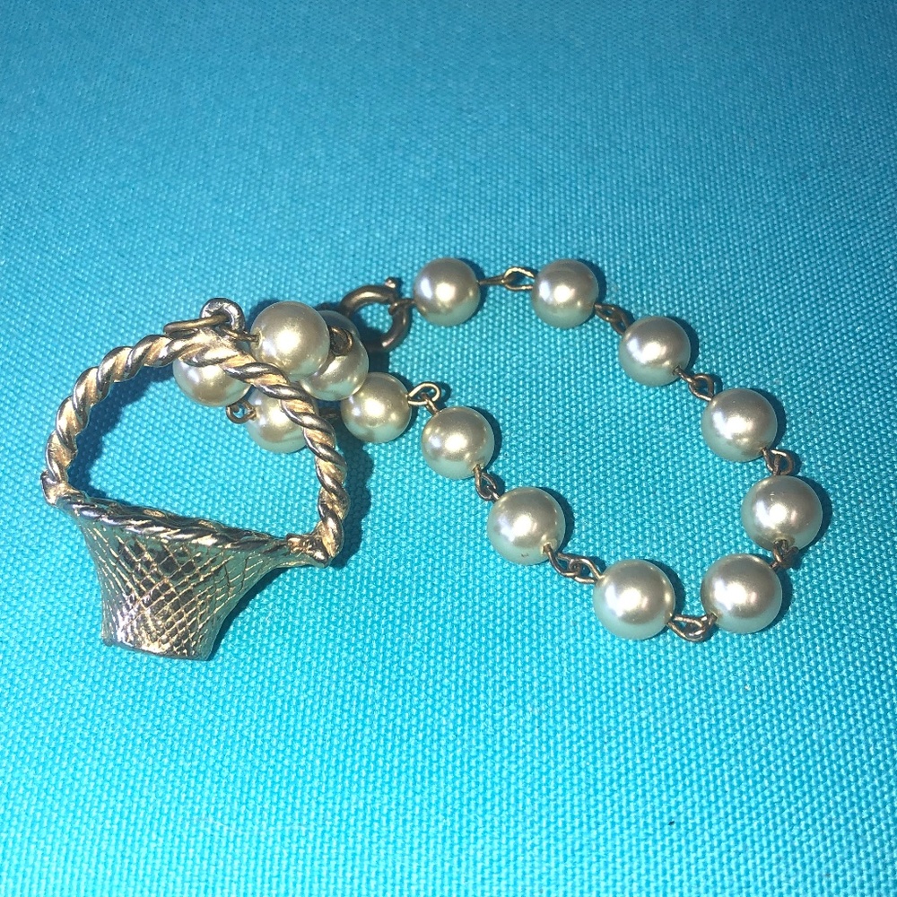 Vintage 1950's Goldtone Flower Basket and Pearl Bracelet